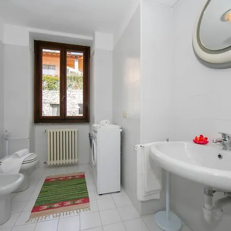 Casa Fronte Isola