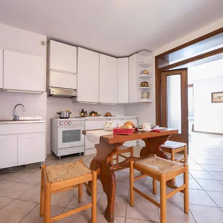 Casa Fronte Isola