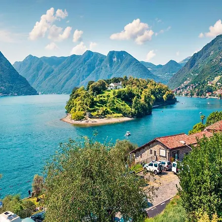 Casa Fronte Isola