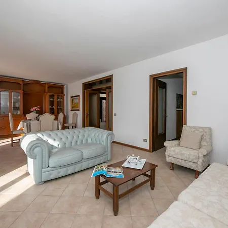 Apartment Casa Fronte Isola